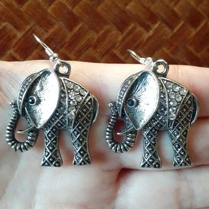 👉*NWT* SILVER & RHINESTONE ELEPHANT EARRINGS
